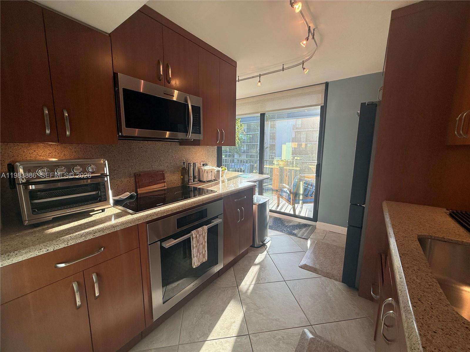 RIVER REACH CONDOMINIUM V - Residential