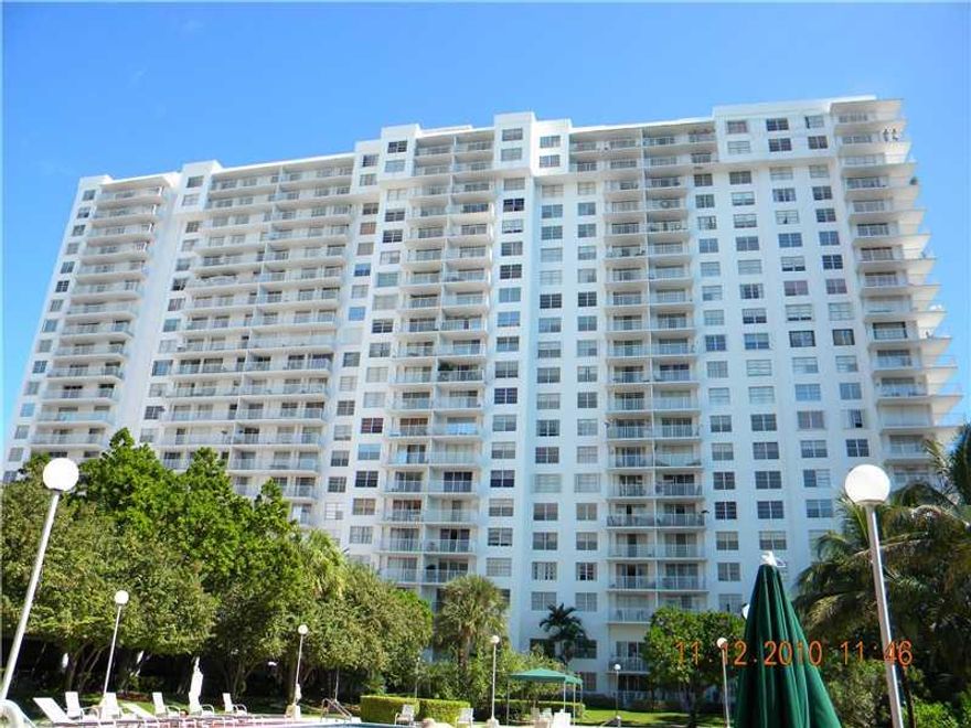 PRICED TO SELL FAST!! LOWER PENTHOUSE + CORNER UNIT + EXTRA LARGE BALCONY + LARGEST UNIT IN THE BUILDING. AMAZING 180 DEGREES VIEWS OF AVENTURA. WILL SELL FAST. REMODELED. TILED. WOOD CLOSETS. GRANITE COUNTER. NEW S.S. APPLIANCES (To be installed shortly) . OK TO LEASE BUILDING. NO AGE RESTRICTIONS. POOLS. TENNIS COURTS. ON LOCK BOX.