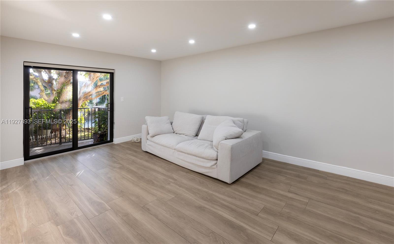 EDGEWATER EAST CONDO APTS - Residential