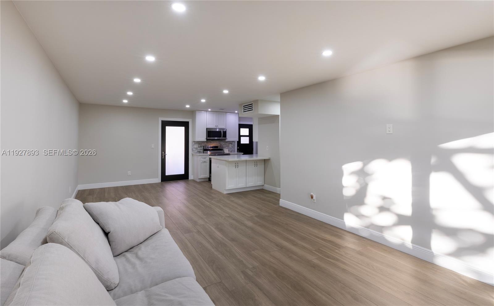 EDGEWATER EAST CONDO APTS - Residential