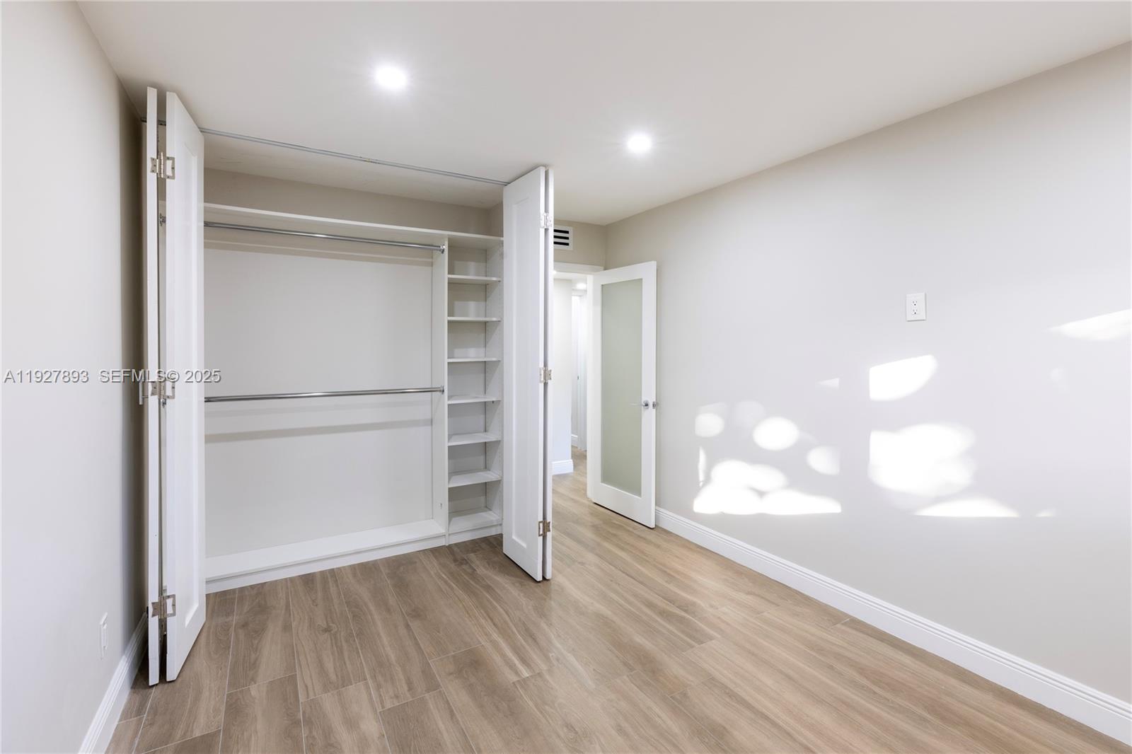 EDGEWATER EAST CONDO APTS - Residential