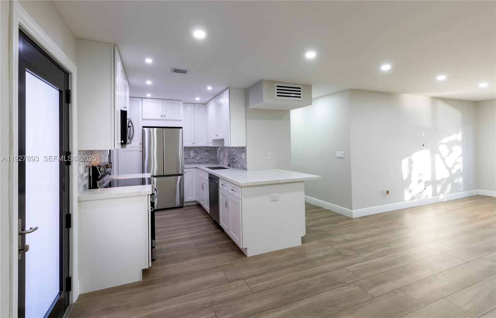 EDGEWATER EAST CONDO APTS - Residential