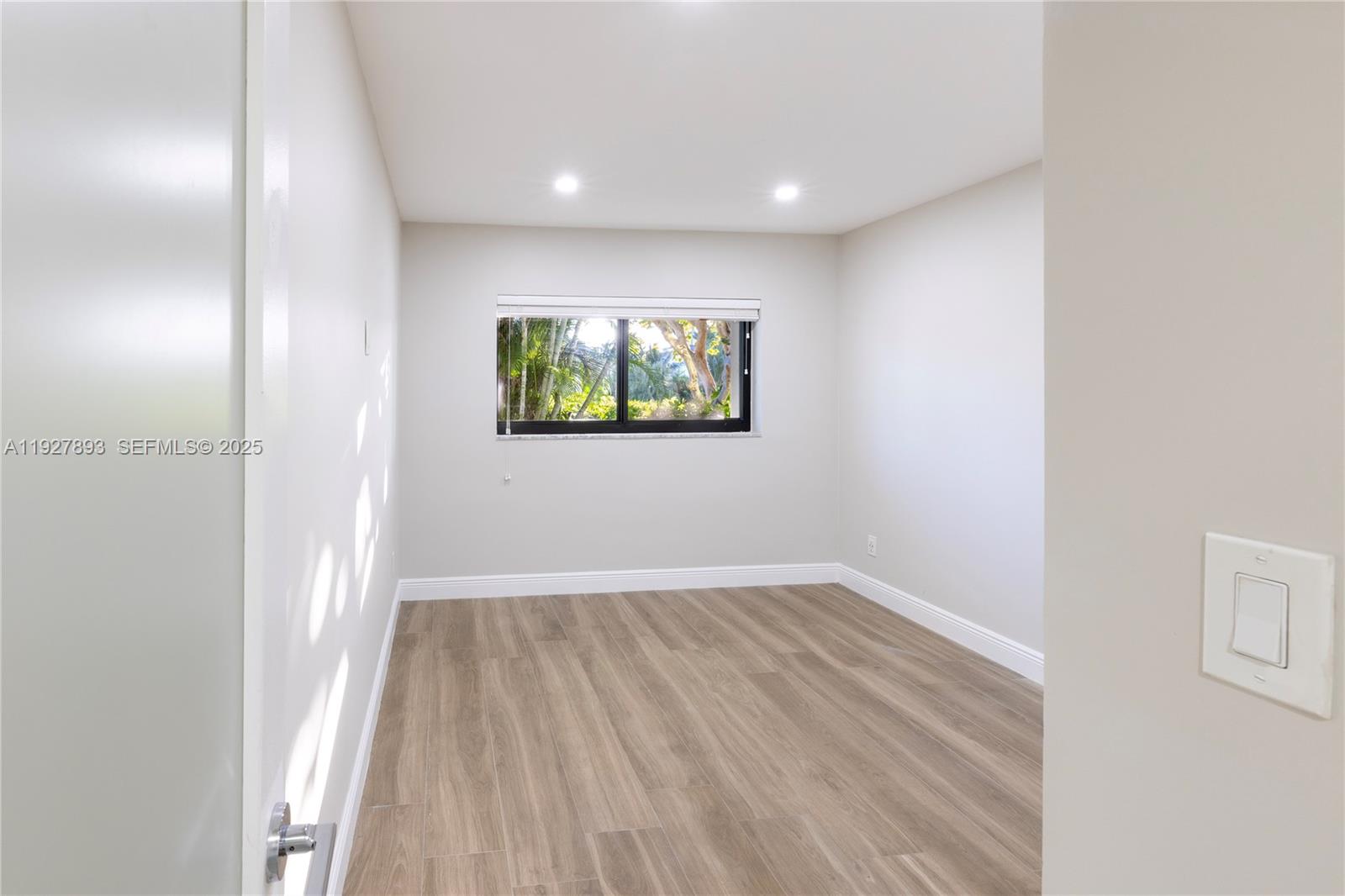 EDGEWATER EAST CONDO APTS - Residential