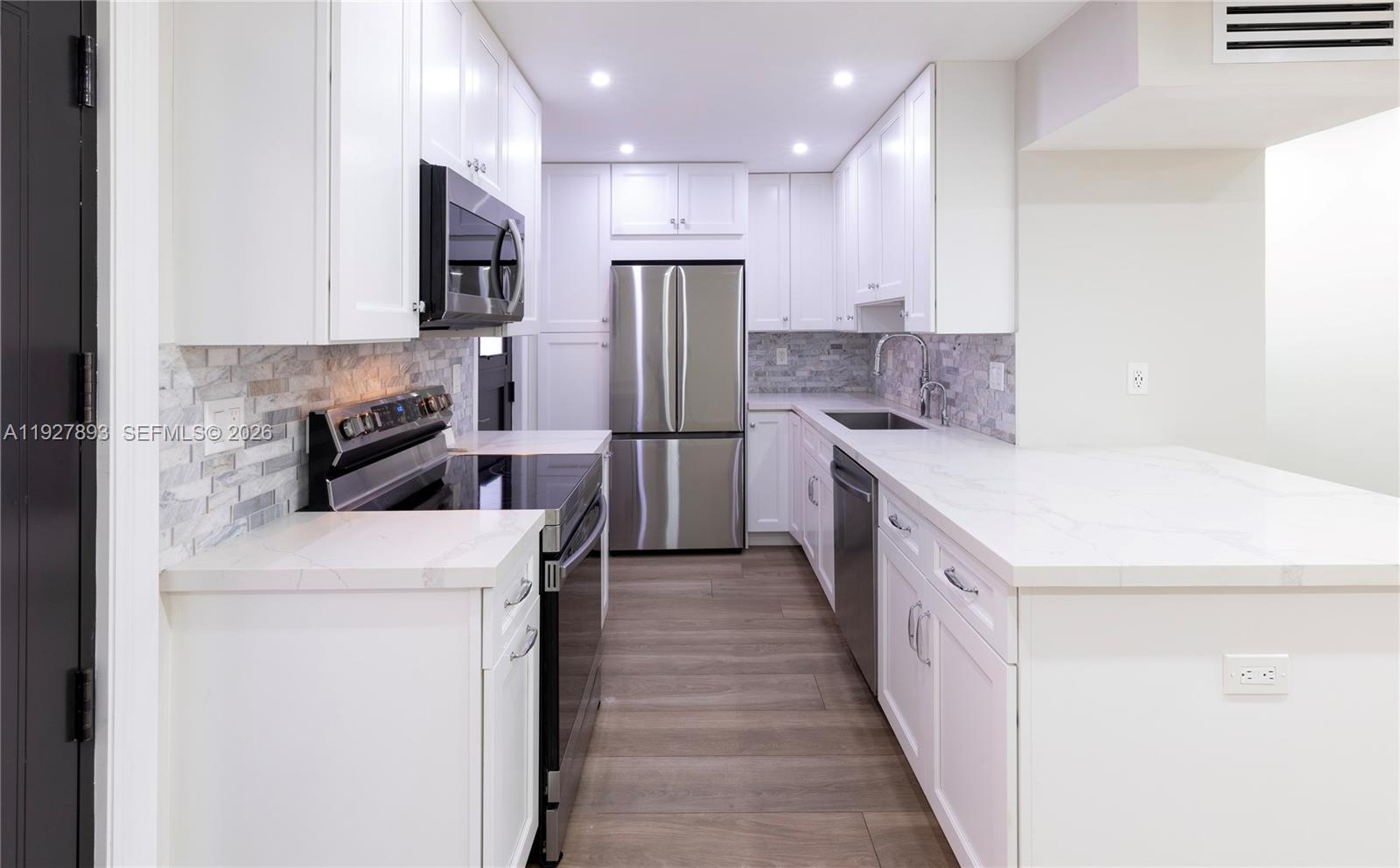 EDGEWATER EAST CONDO APTS - Residential