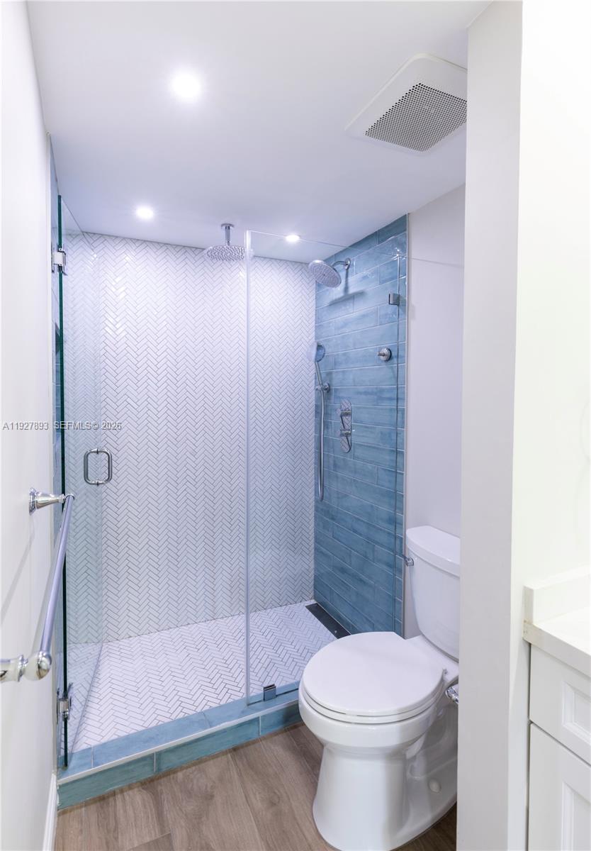 EDGEWATER EAST CONDO APTS - Residential