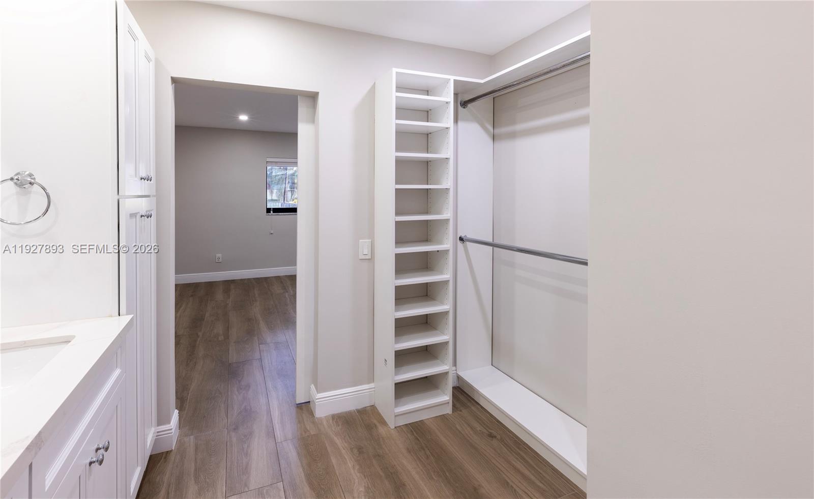 EDGEWATER EAST CONDO APTS - Residential