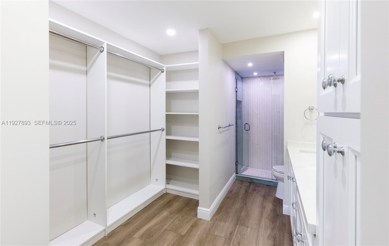 EDGEWATER EAST CONDO APTS - Residential