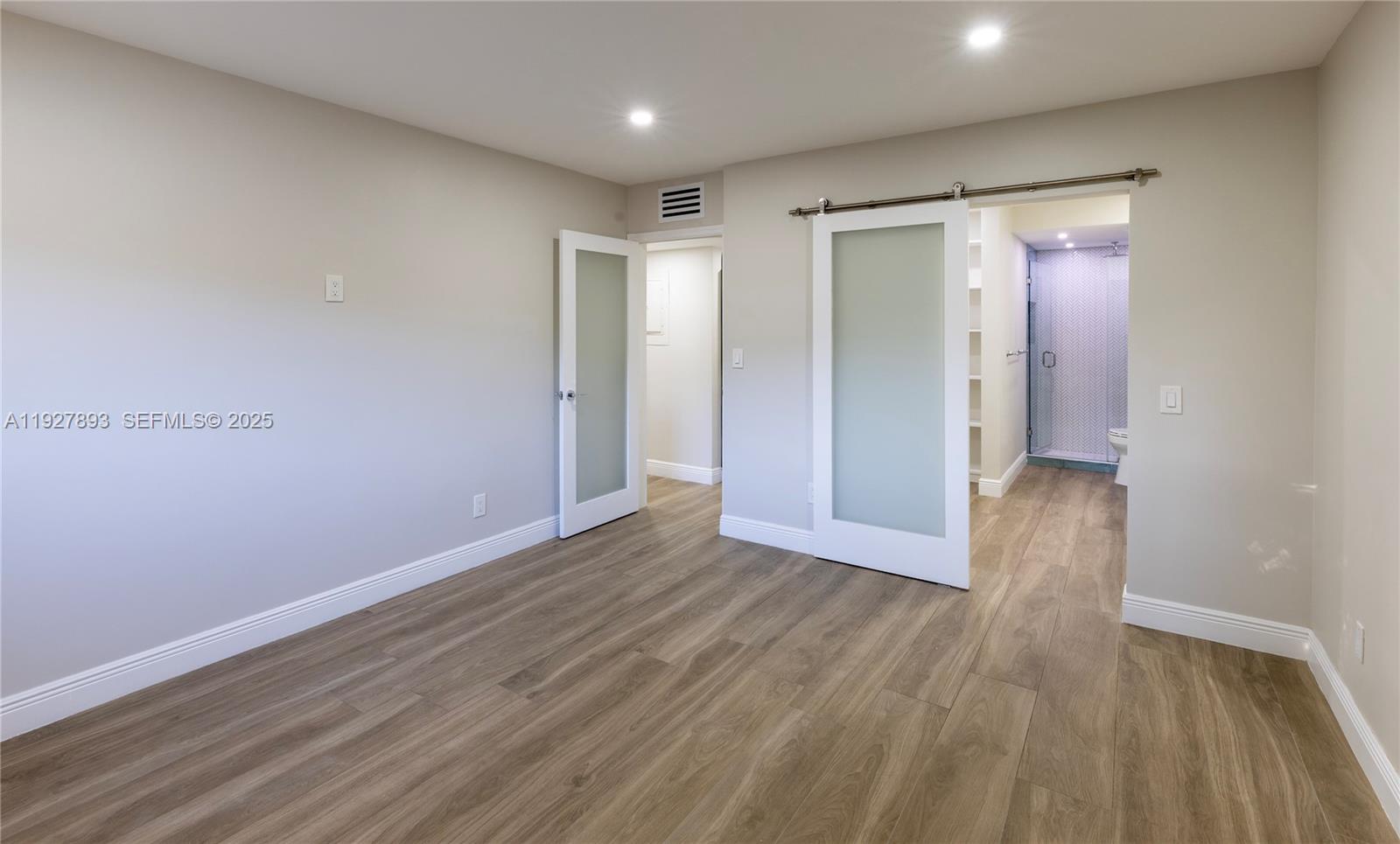 EDGEWATER EAST CONDO APTS - Residential