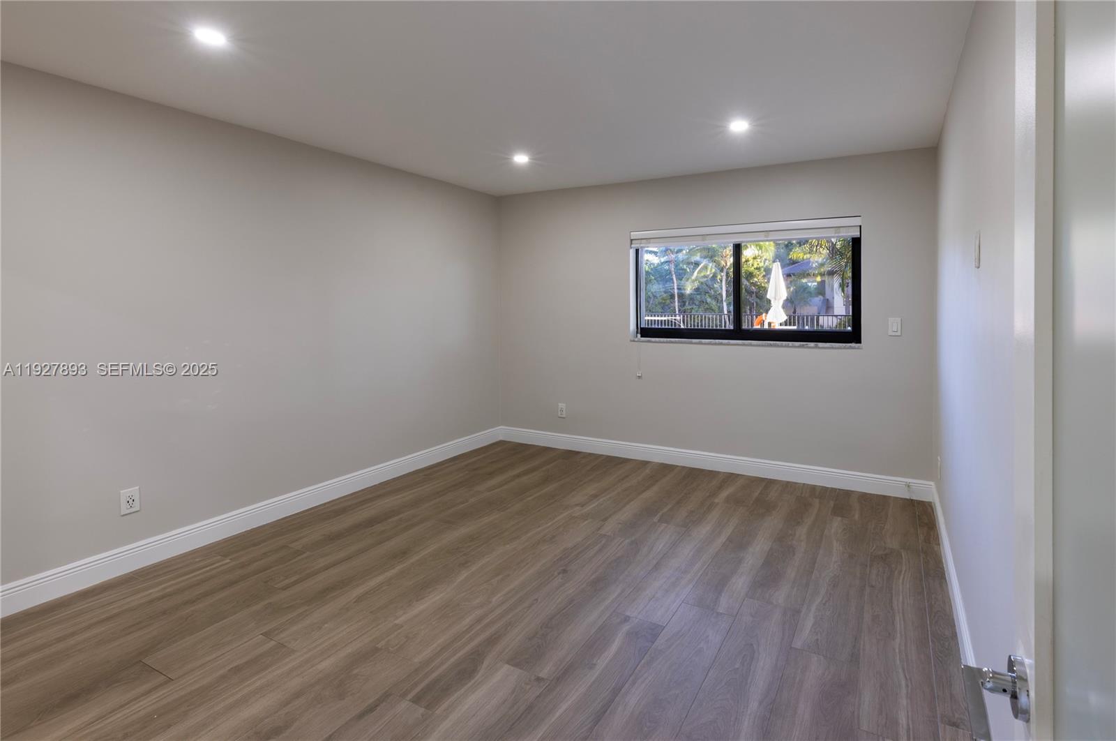 EDGEWATER EAST CONDO APTS - Residential