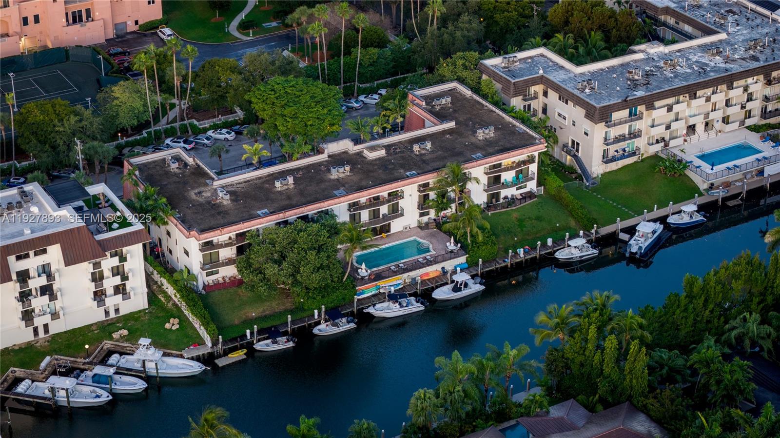 EDGEWATER EAST CONDO APTS - Residential