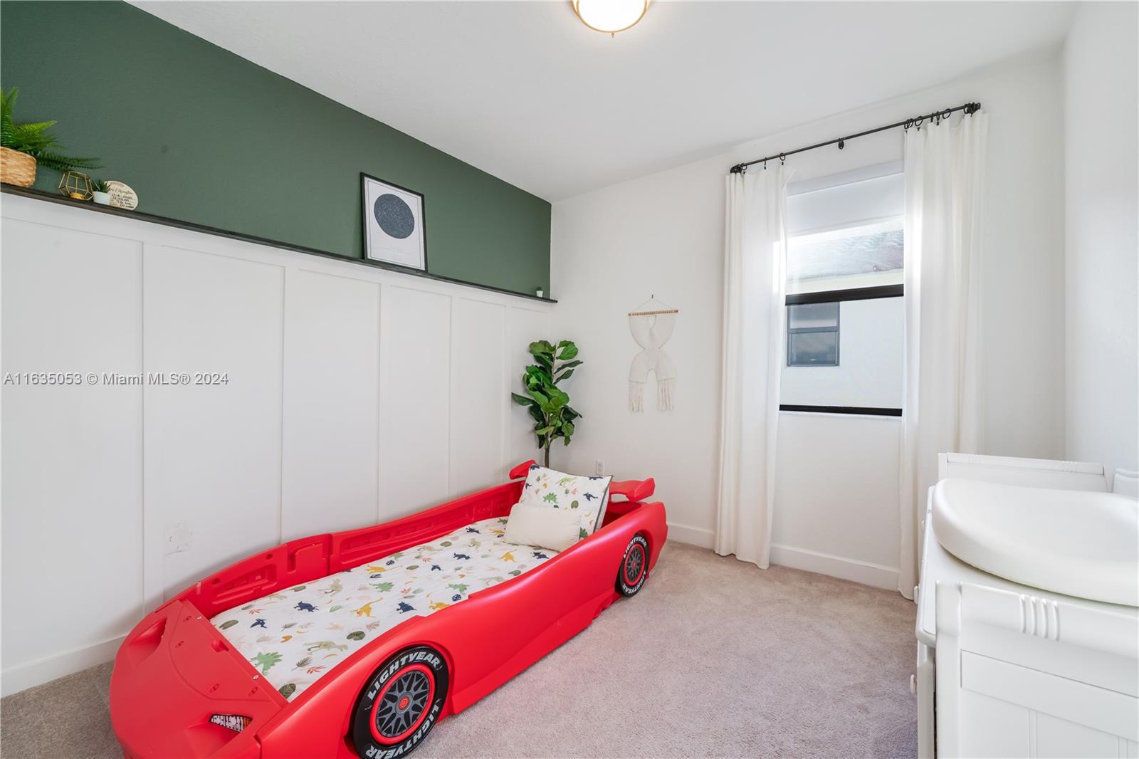 SILVER PALMS NORTH - Residential Lease