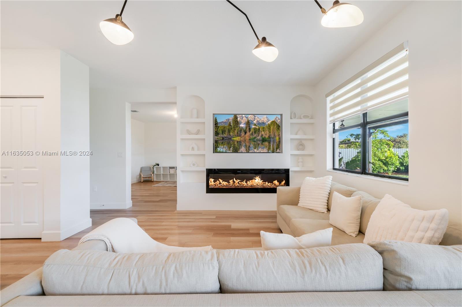 SILVER PALMS NORTH - Residential Lease