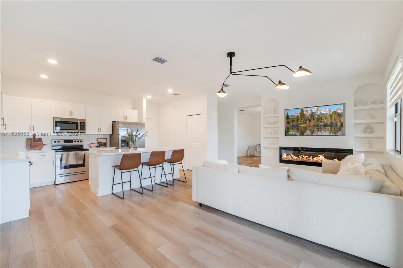 SILVER PALMS NORTH - Residential Lease