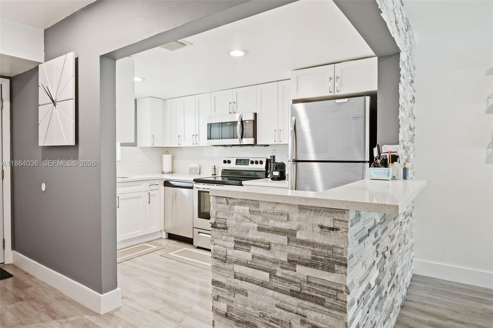 THE BEACH CLUB FONTAINEBL - Residential