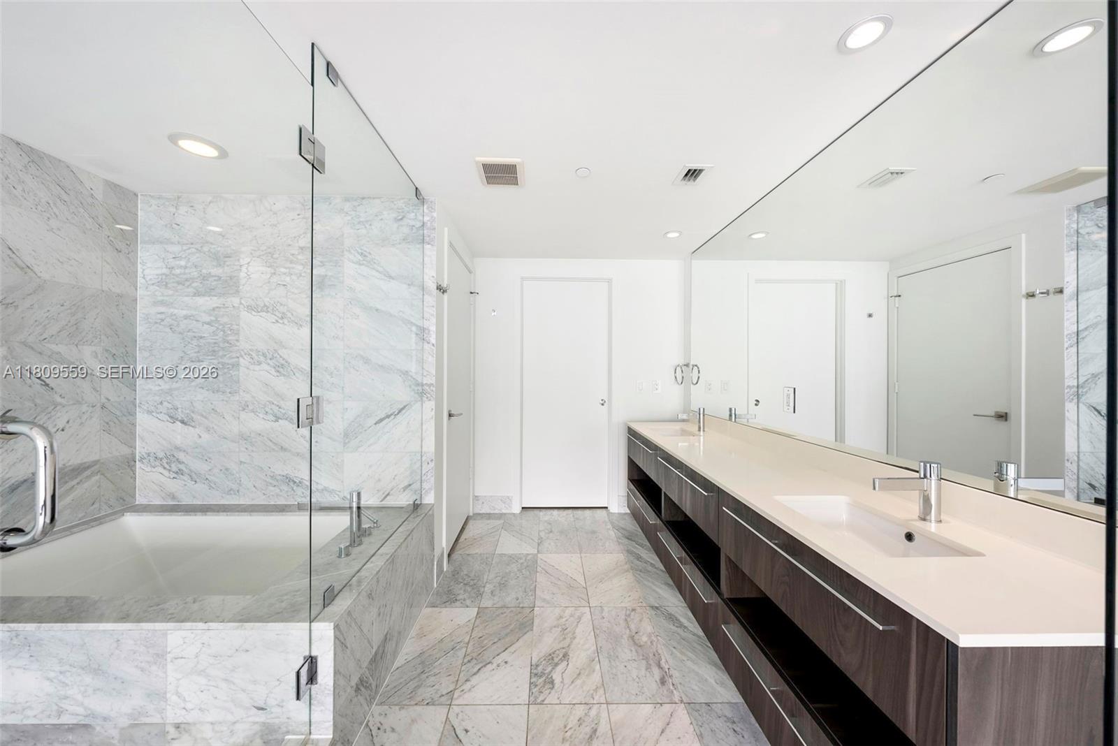 ONE PARAISO CONDO - Residential