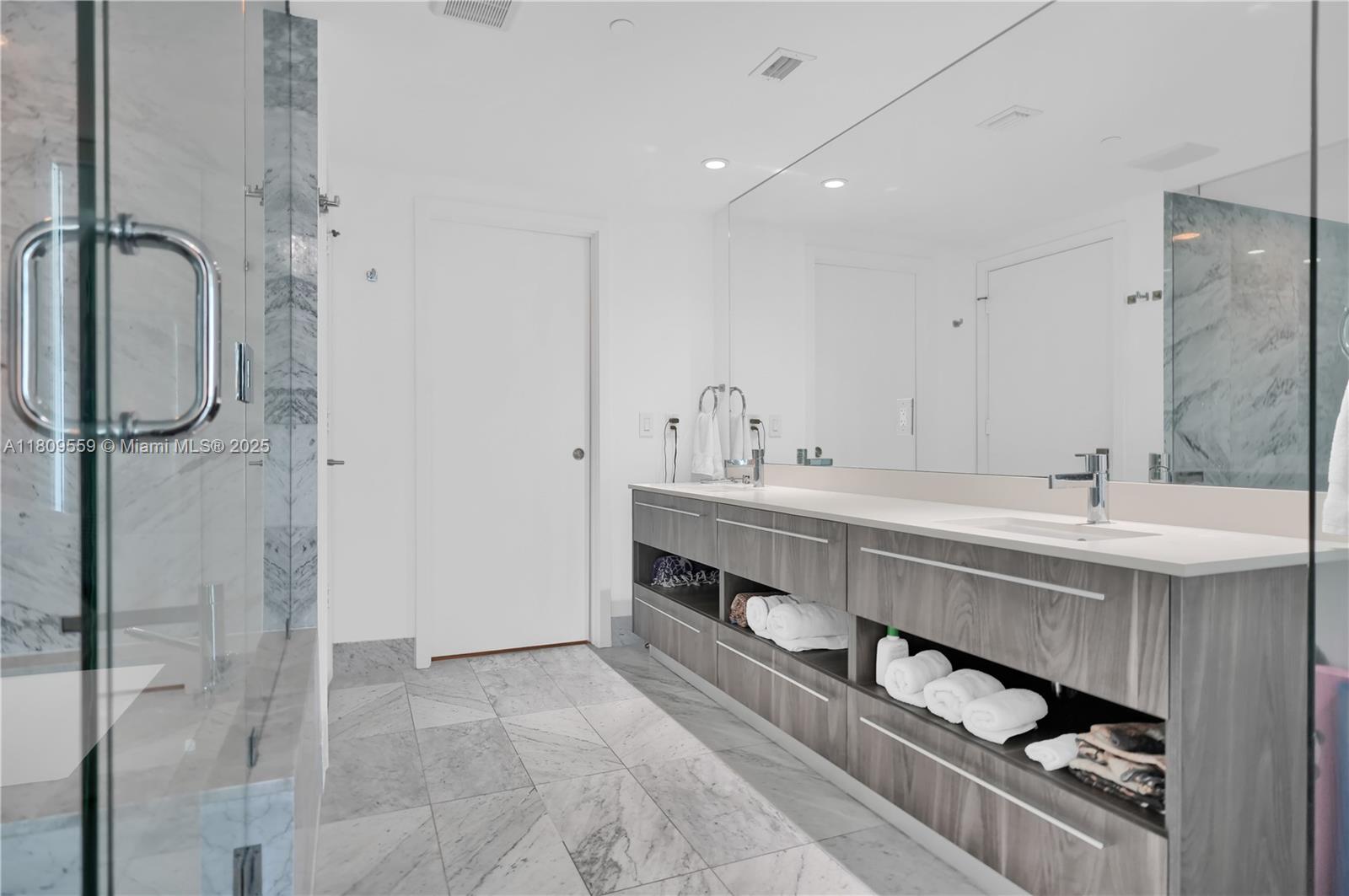 ONE PARAISO CONDO - Residential
