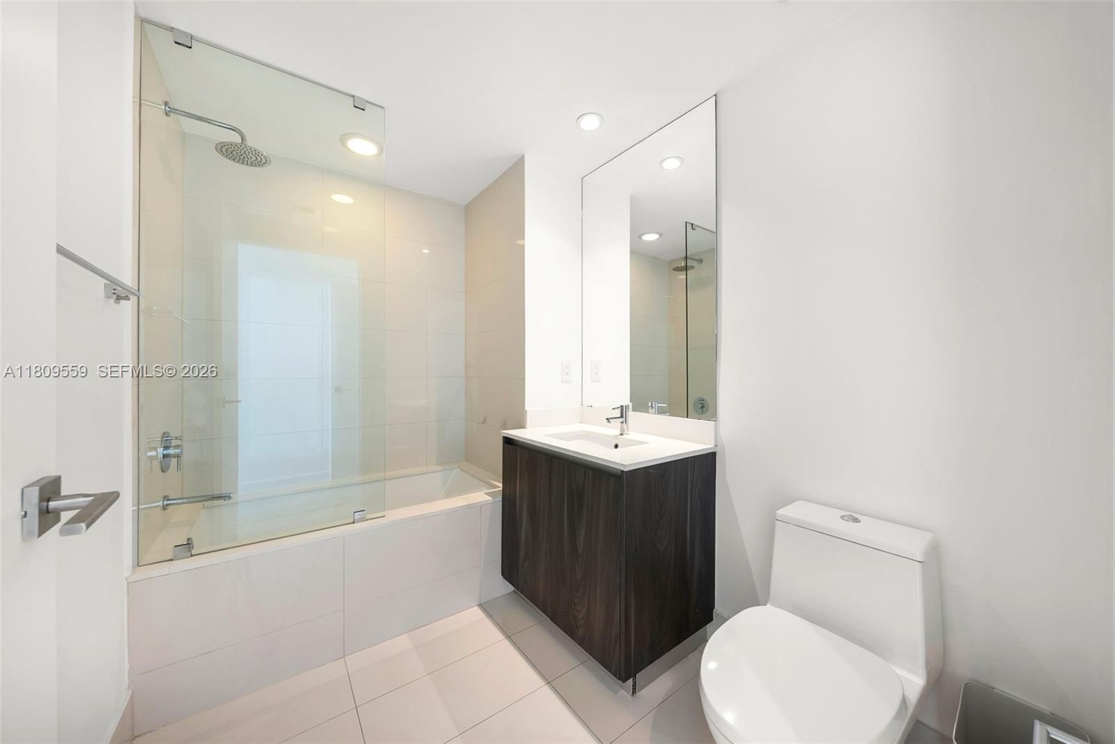 ONE PARAISO CONDO - Residential