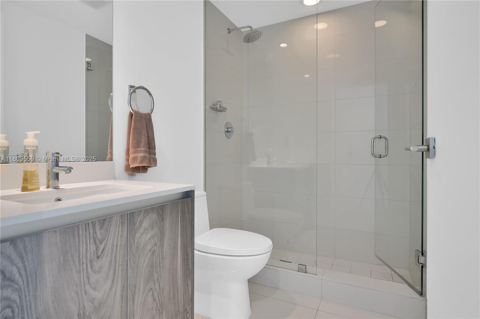 ONE PARAISO CONDO - Residential