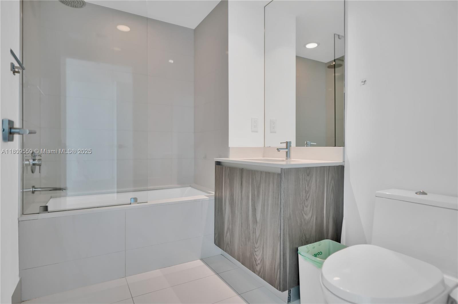 ONE PARAISO CONDO - Residential