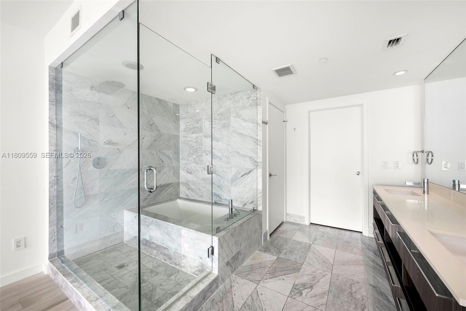 ONE PARAISO CONDO - Residential