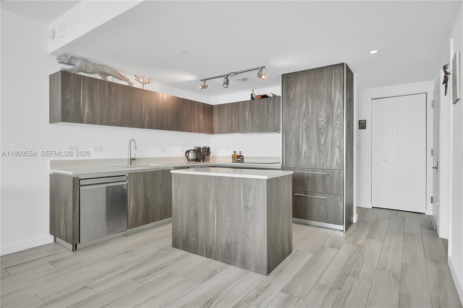 ONE PARAISO CONDO - Residential