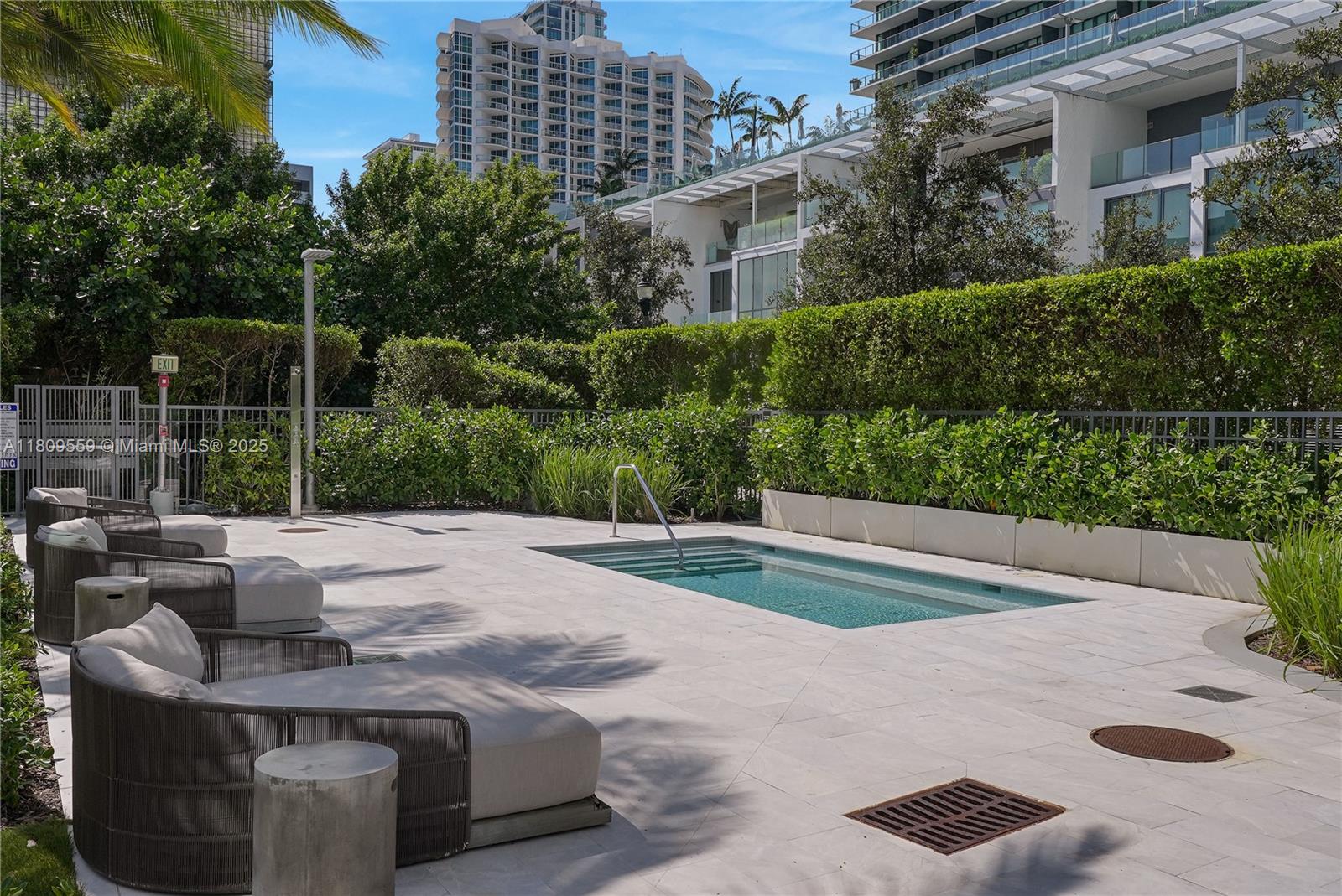 ONE PARAISO CONDO - Residential