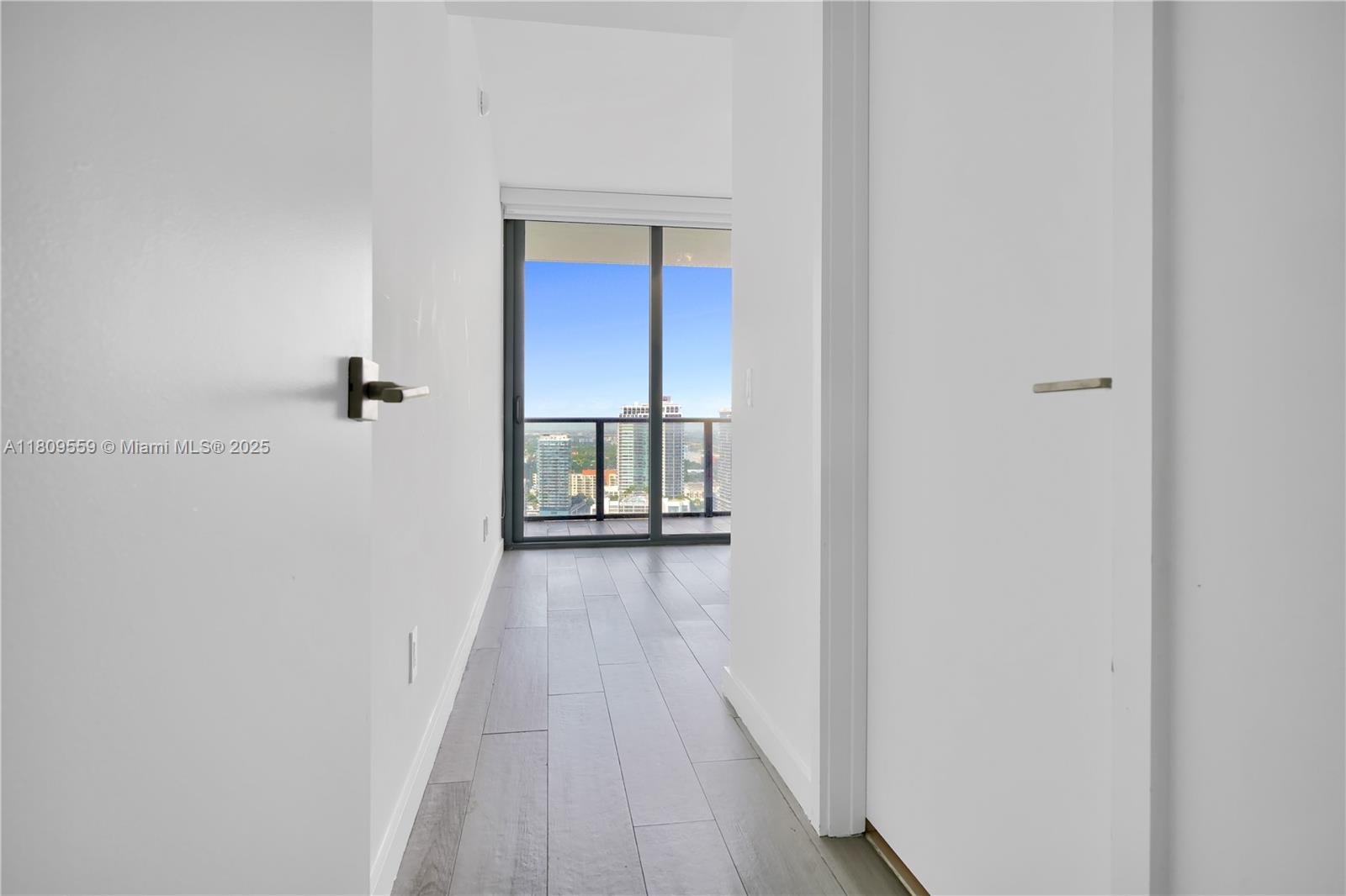 ONE PARAISO CONDO - Residential