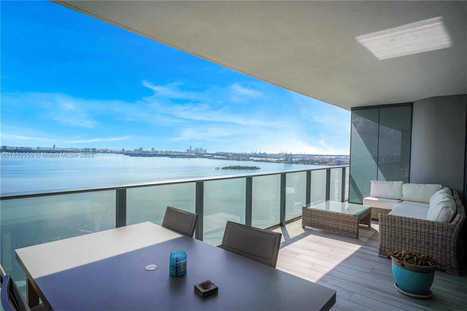 ONE PARAISO CONDO - Residential