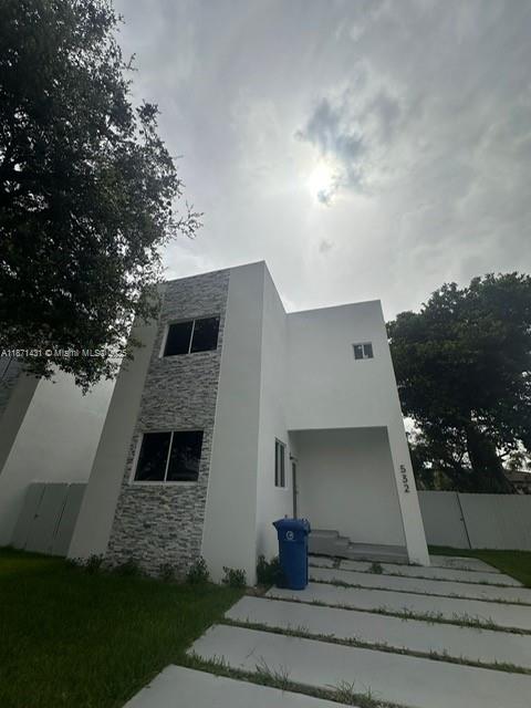 Welcome to this stunning new construction single family home, designed with the perfect blend of modern style
and functionality. This spacious 3-bedroom, 2.5-bathroom home offers 1650 square feet of thoughtfully designed
living space, ideal for families, professionals, or anyone looking for a contemporary, move-in-ready home. Located
in a sought-after neighborhood with convenient access to local amenities, schools, shopping, and major roads.
Three generously sized bedrooms perfect for relaxation and privacy. Two an a half bathrooms Stylish with sleek
fixtures,offering both comfort and convenience. A beautiful, open-concept kitchen with modern appliances and
plenty oo counter space. Perfect for entertaining or enjoying family meals in a bright, airy space