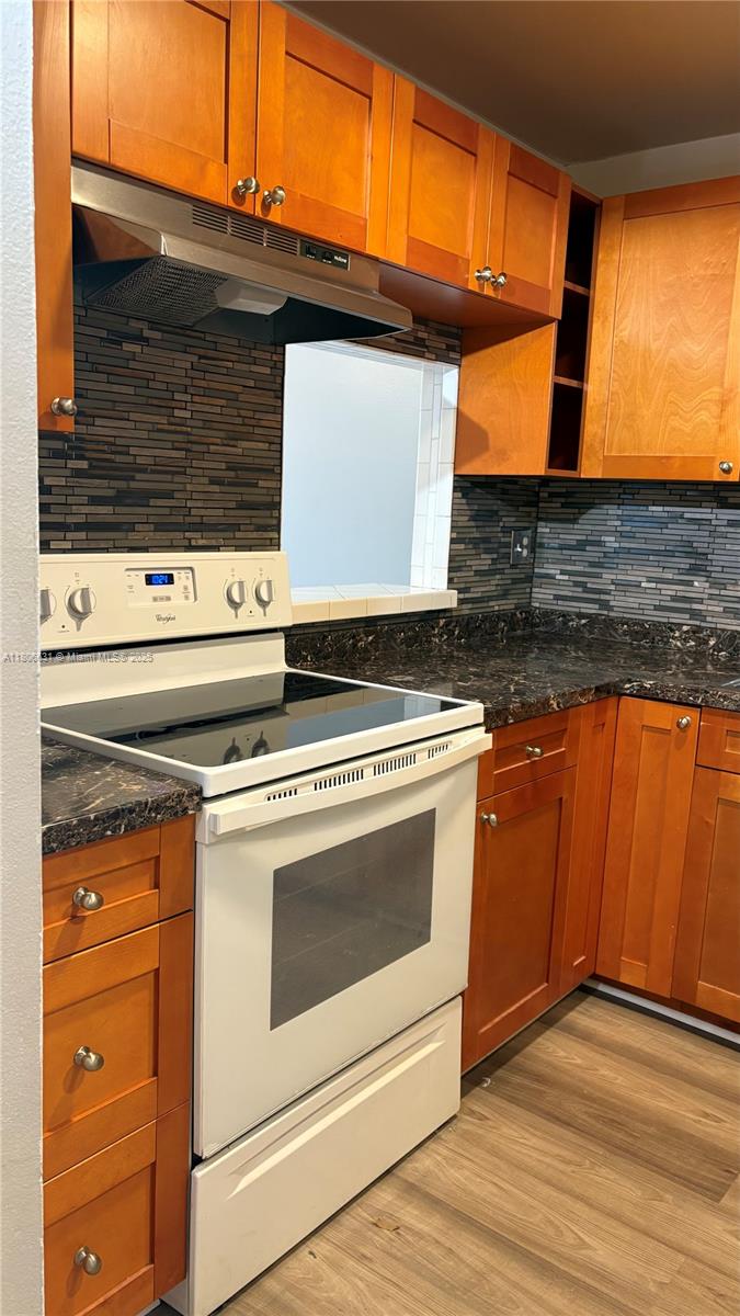 HERITAGE CIRCLE CONDO - Residential