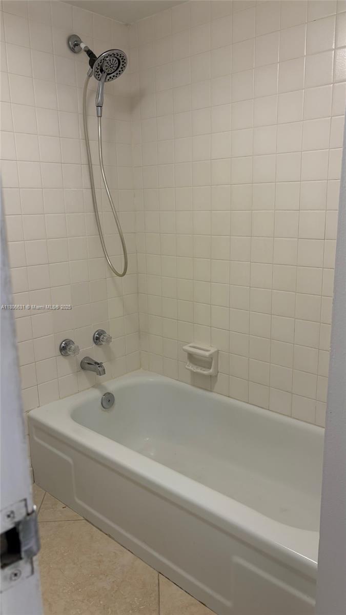 HERITAGE CIRCLE CONDO - Residential