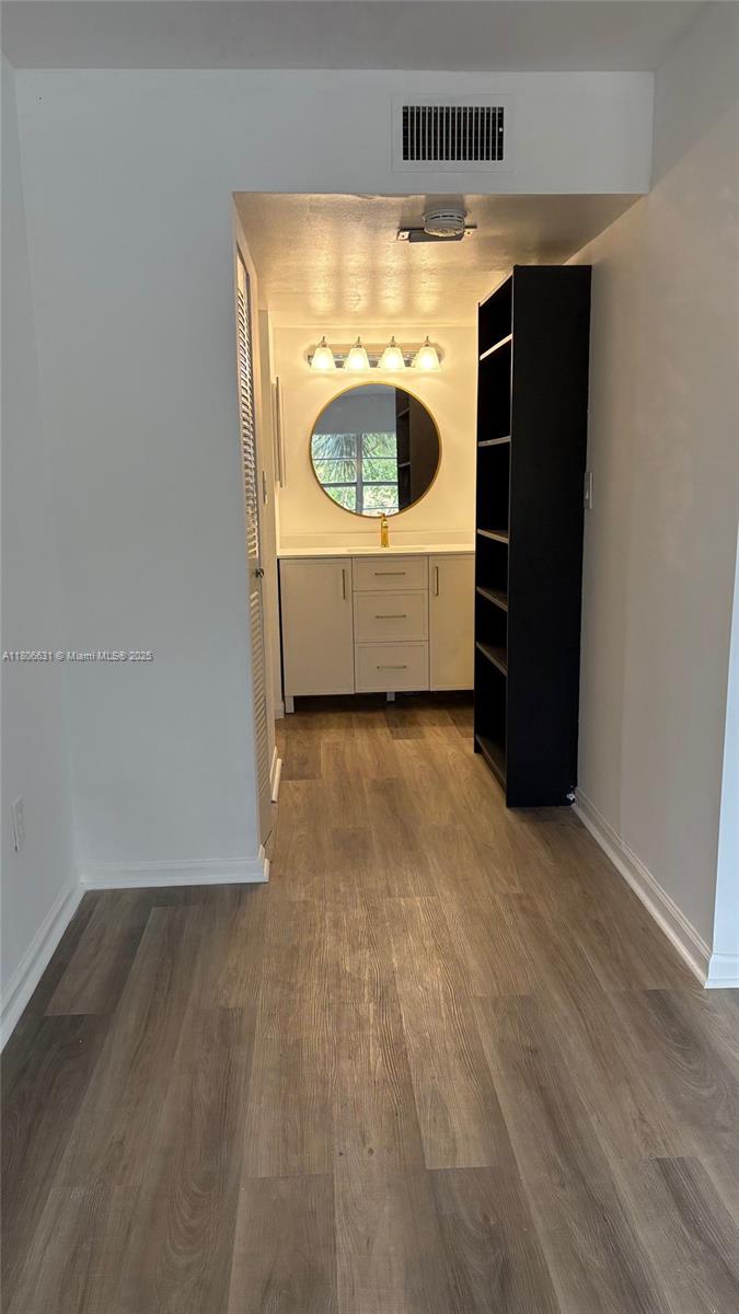 HERITAGE CIRCLE CONDO - Residential