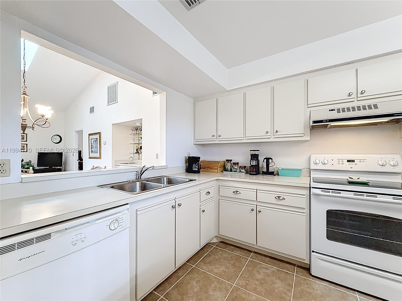 RAINTREE VILLAGE CONDO UT - Residential