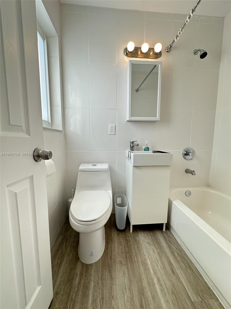 CORAL GABLES SEC K - Residential Lease