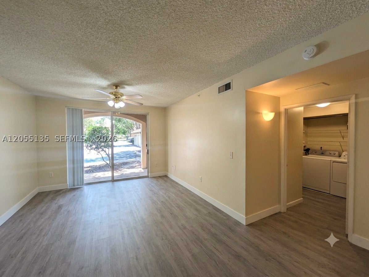 8060 N Nob Hill Rd