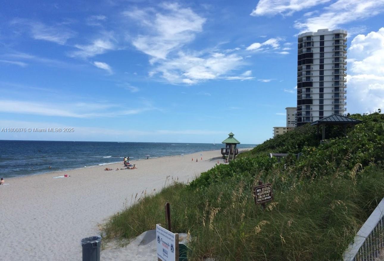 BOCA RATON SQUARE UNIT 8 - Residential Lease