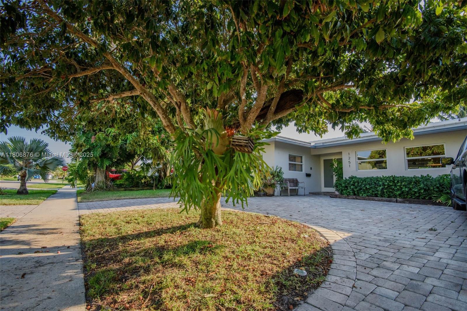 1251 SW 11th Ter