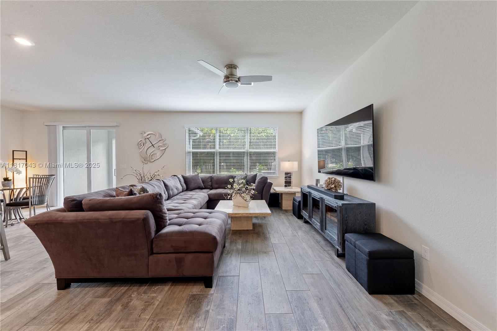 1425 Silk Oak Dr