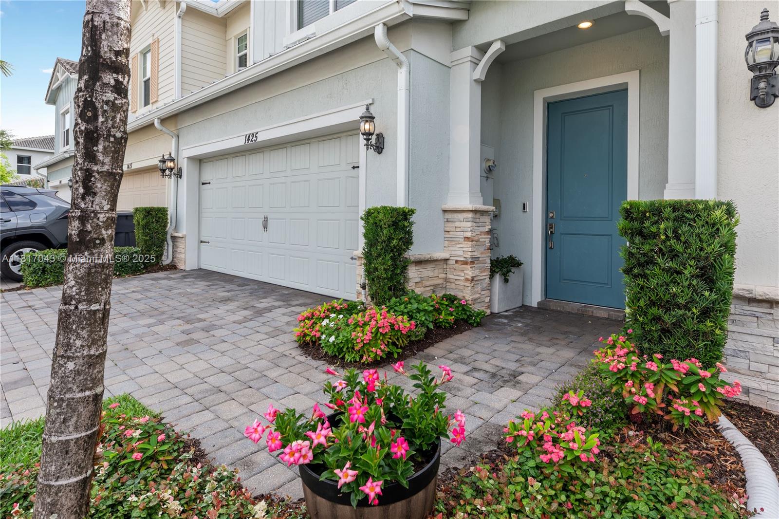 1425 Silk Oak Dr