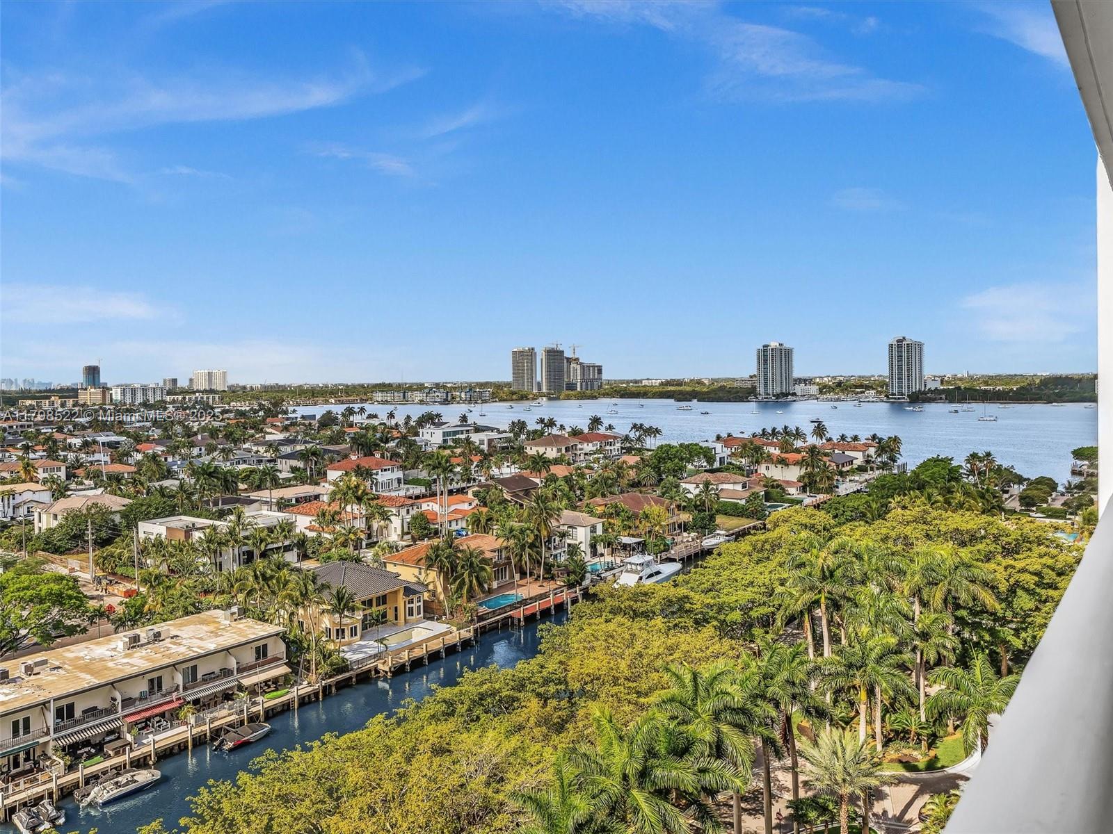 2000 Island Blvd 1203