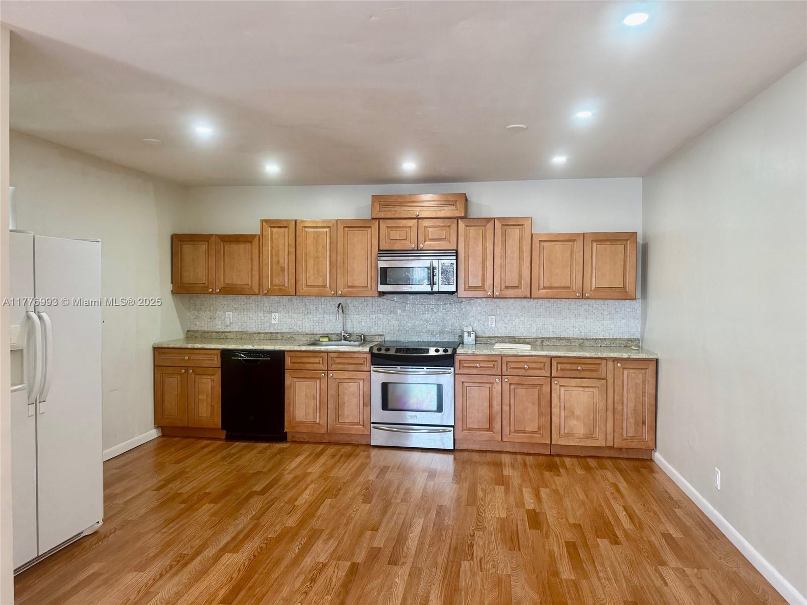 Rental Property at 2380 Diana Dr 10, Hallandale Beach, Broward County, Florida - Bedrooms: 2 
Bathrooms: 2  - $2,600 MO.