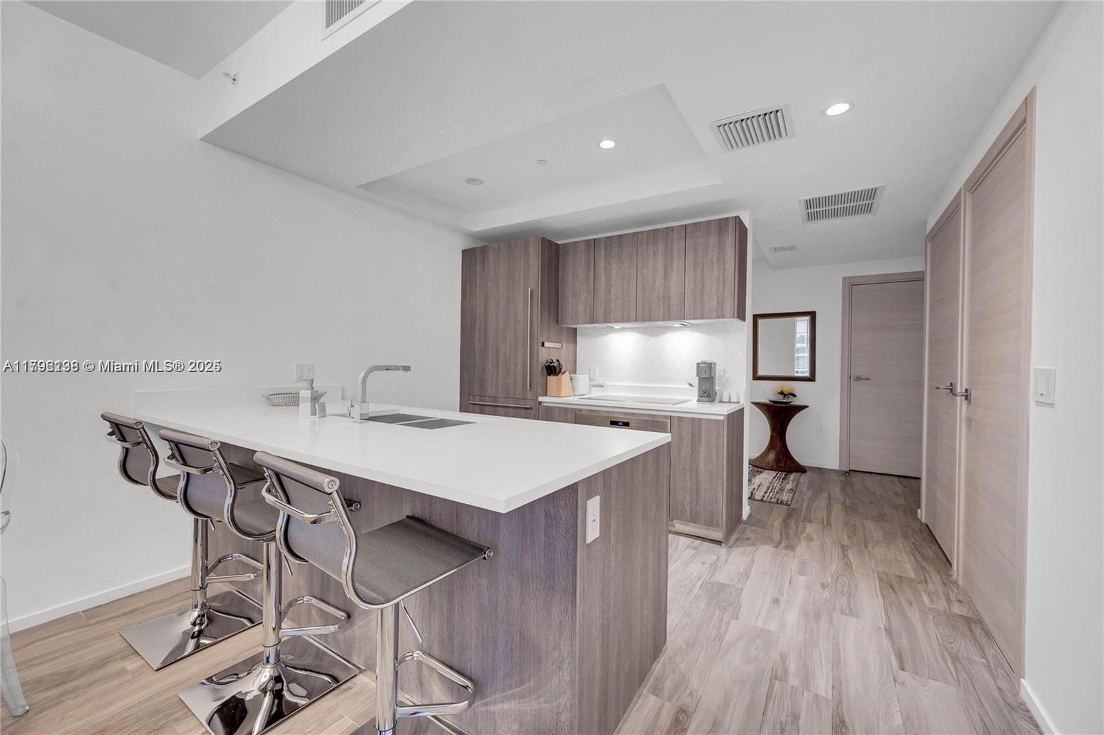 801 SMA RESIDENCES CONDO - Residential Lease