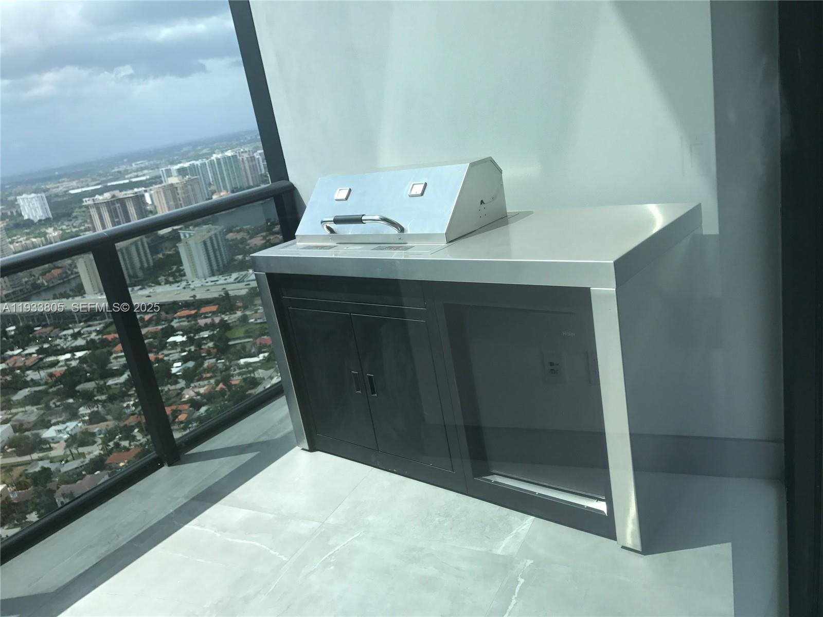 18555 Collins avenue - Residential