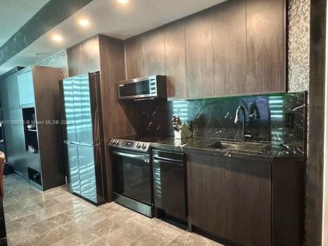 1900 N Bayshore Dr 2605 Miami FL 33132