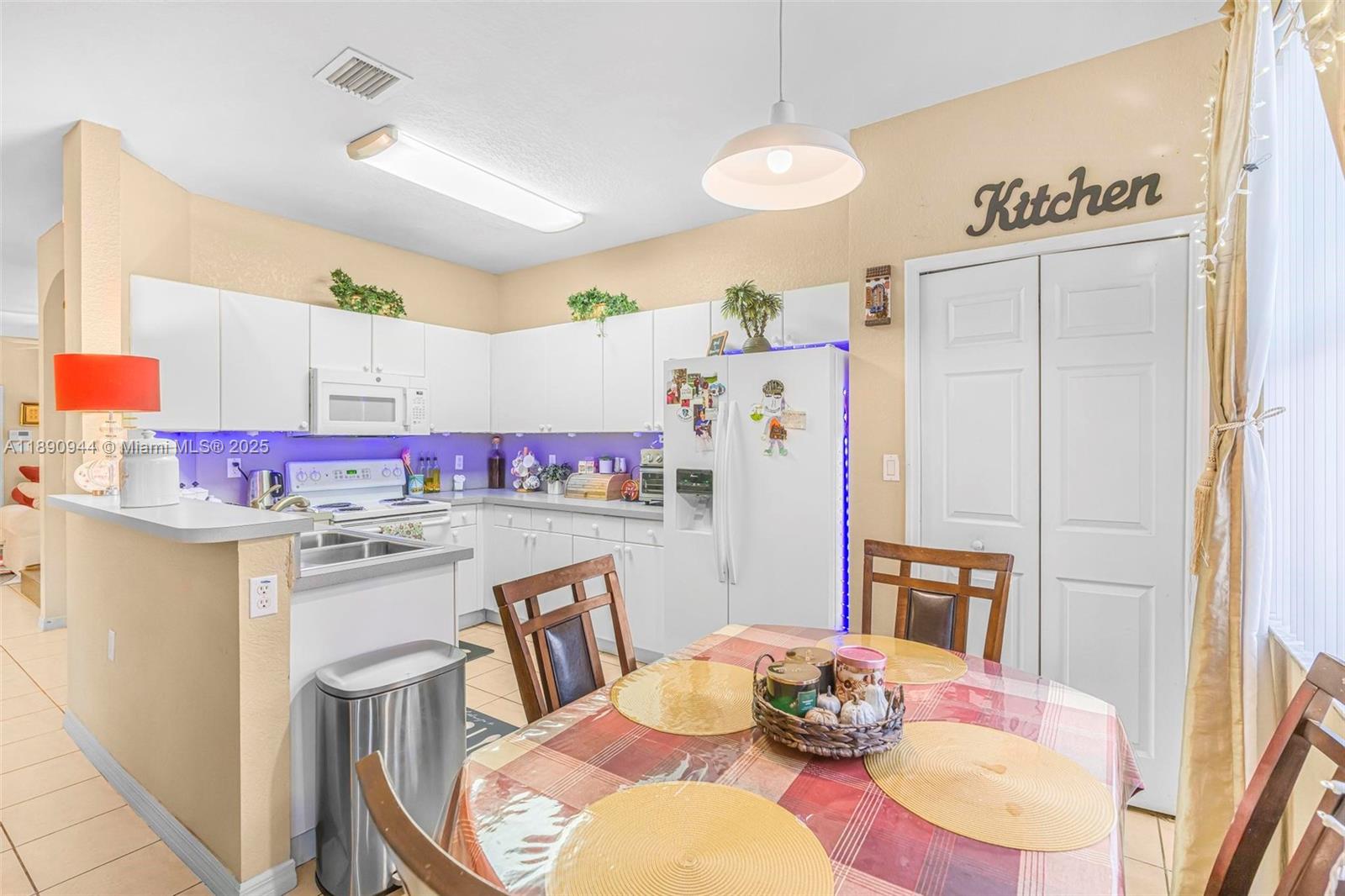 KENDALL BREEZE SOUTH - Residential