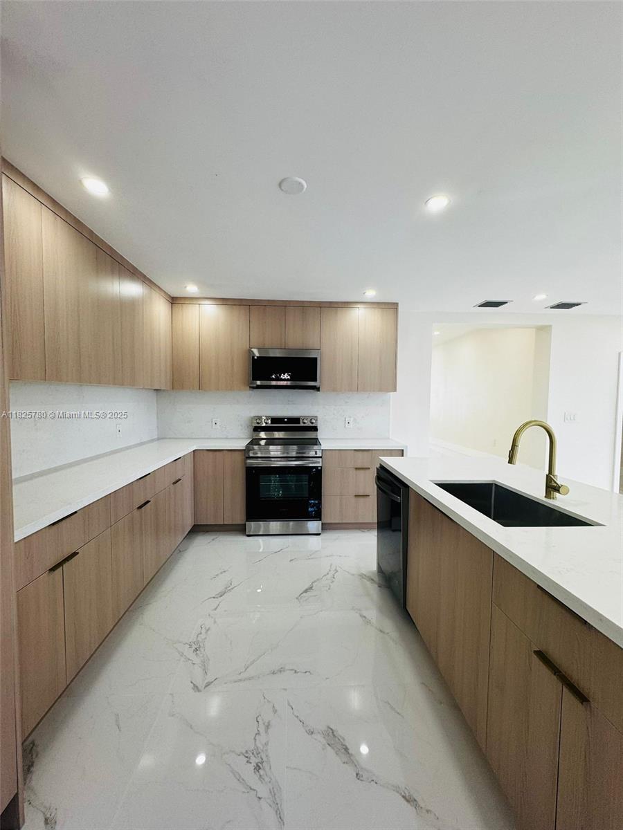 10321 NW 32nd Pl