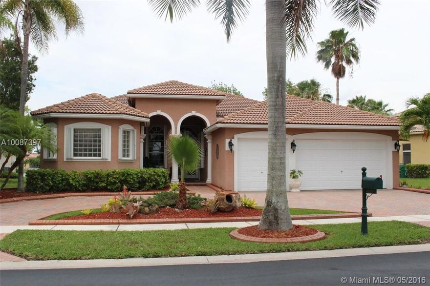 LARGEST ONE STORY MODEL VIZCAYA HAS TO OFFER. 4 FULL BEDROOMS PLUS DEN WITH 3 FULL BATHS! LAKEFRONT IN MIRAMAR'S MOST DESIRED AREA! ACCORDION SHUTTERS, POOL AND JACUZZI. LARGE MASTER BEDROOM WITH MASTER SPA BATH AND WALK IN CLOSETS! CALL TODAY, WILL NOT LAST!!!

ASSOCIATION INCLUDES CLUBHOUSE, GATED ENTRY, TENNIS COURTS AND BASIC CABLE!