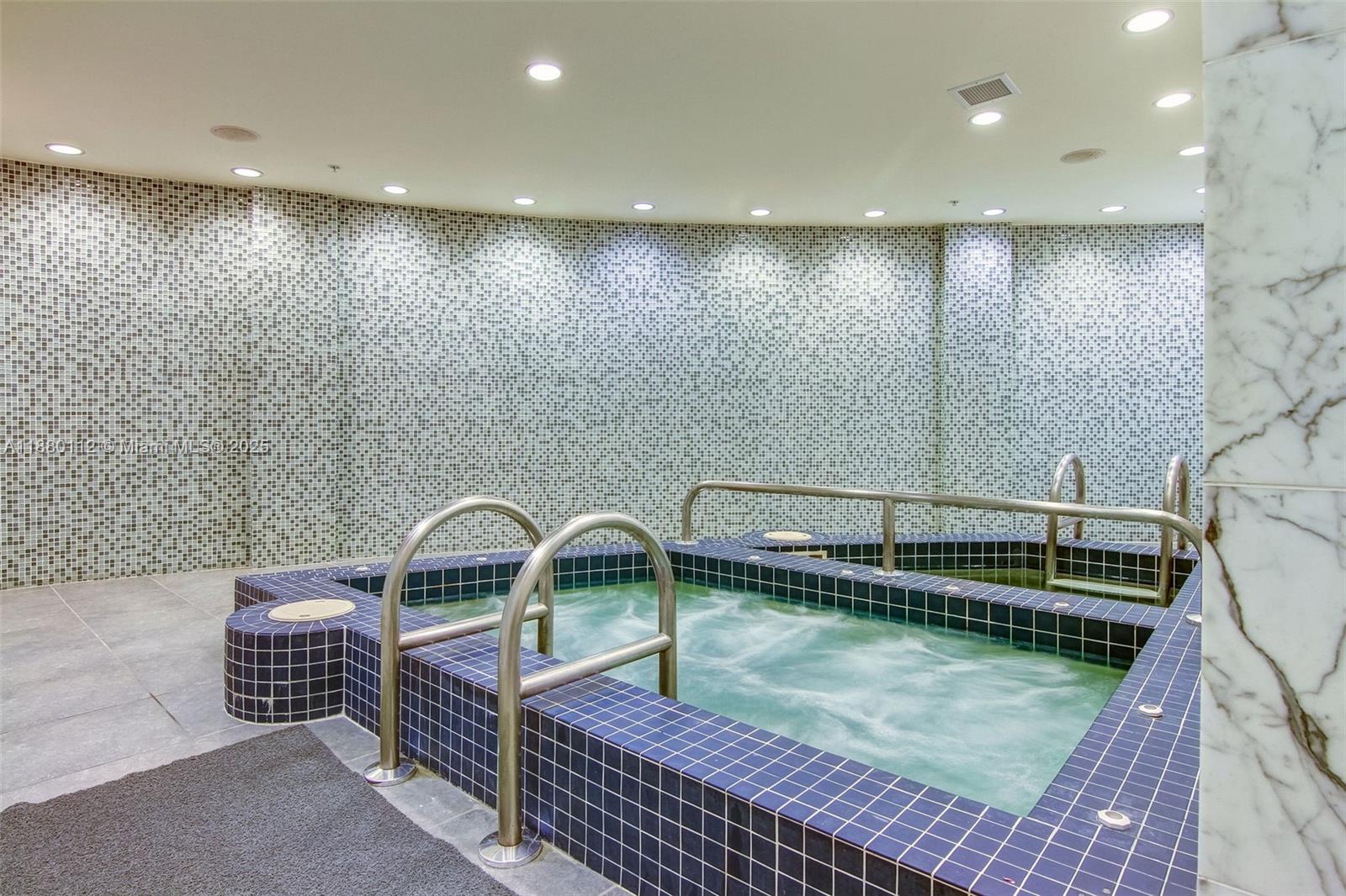 VIZCAYNE NORTH CONDO - Residential