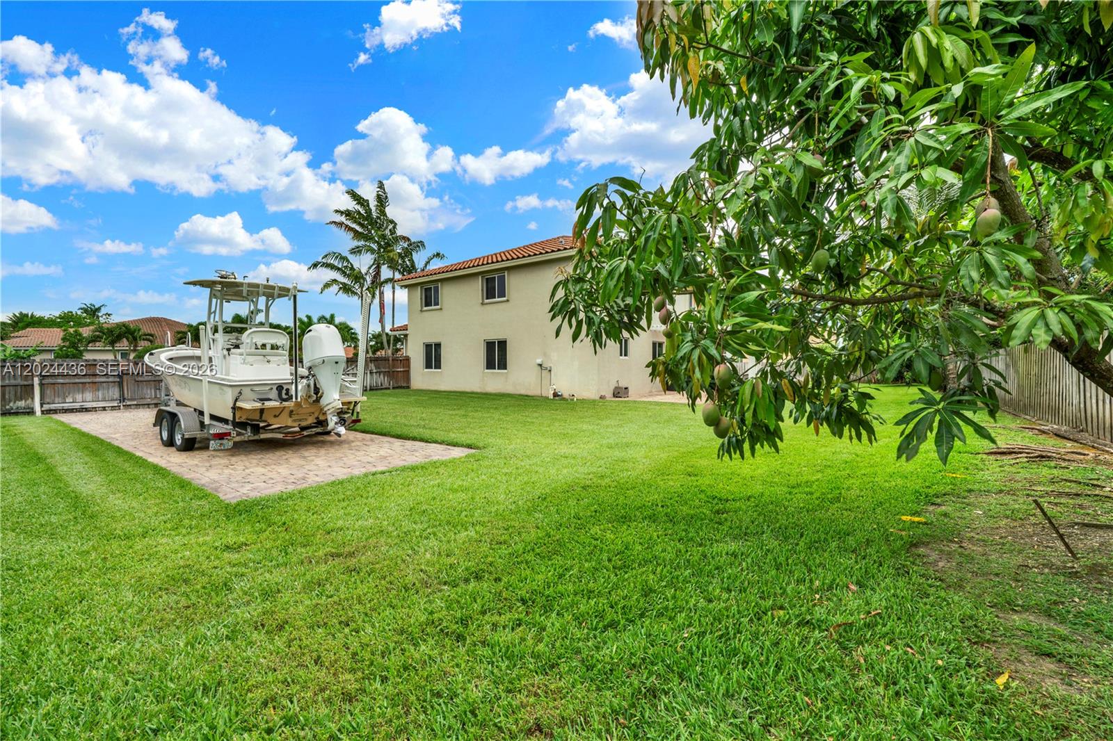 REDLAND REEF - Residential