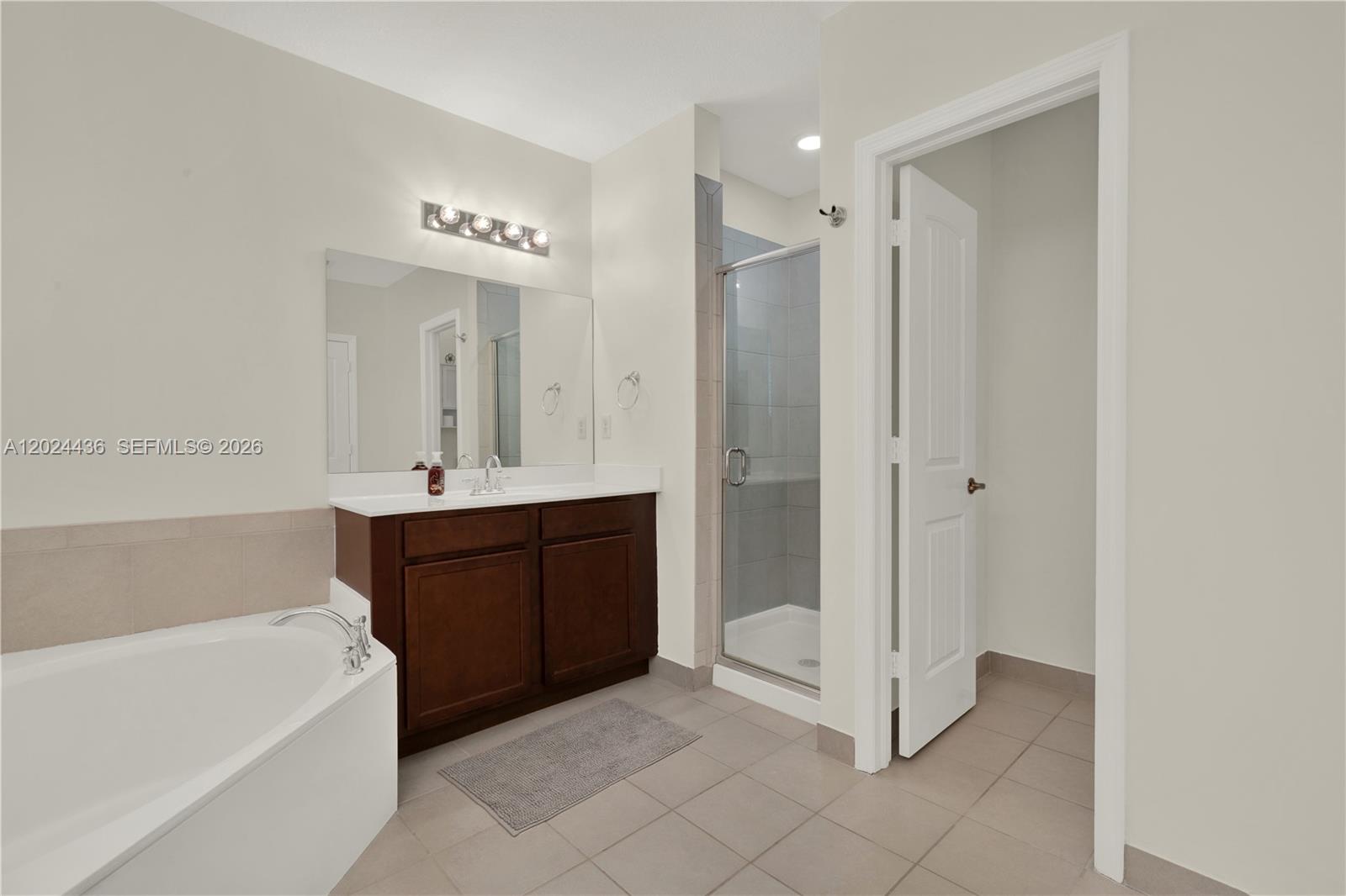 REDLAND REEF - Residential
